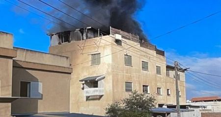 اندلاع حريق داخل مبنى سكني في الرينة